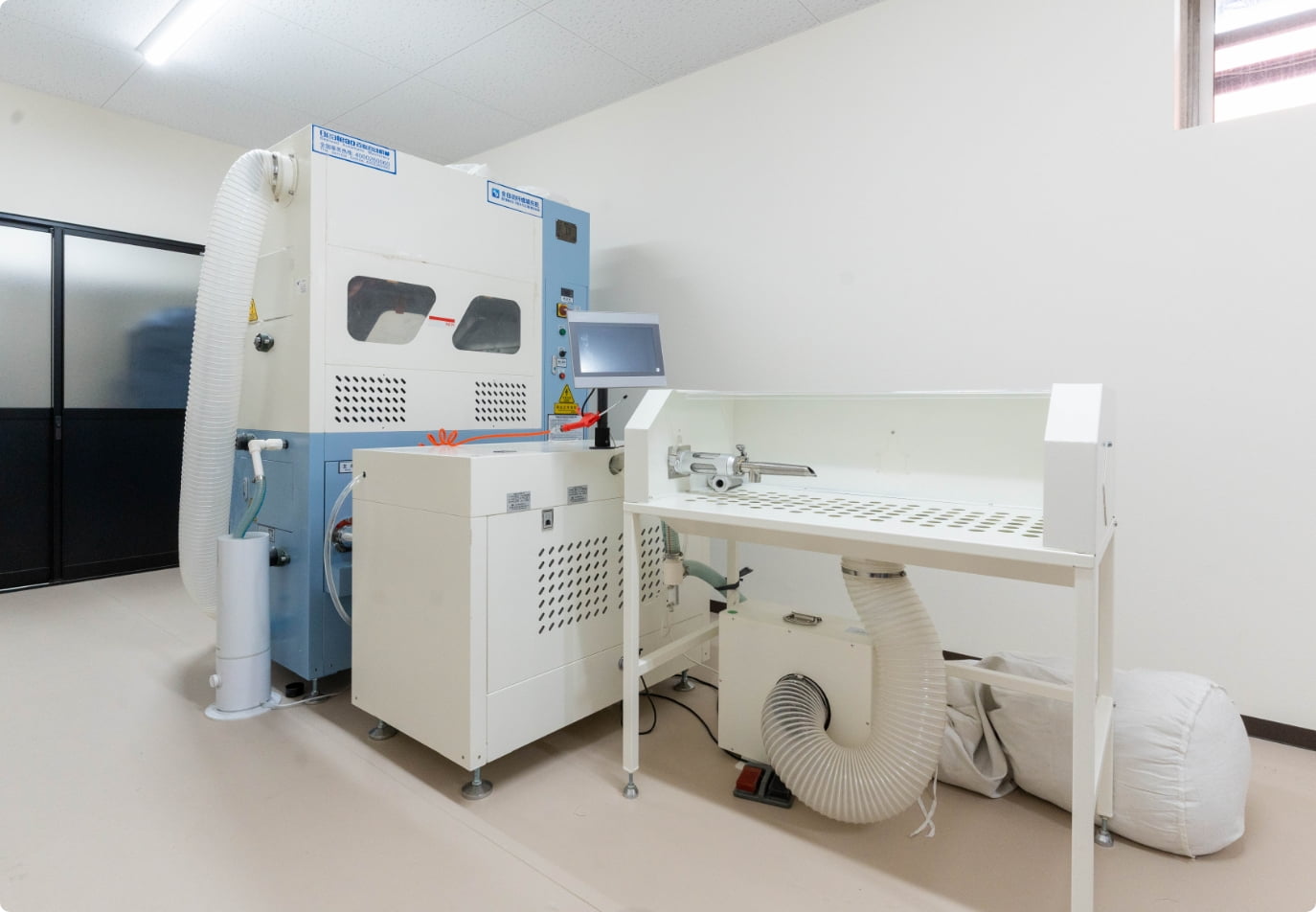 婦人服製造 写真